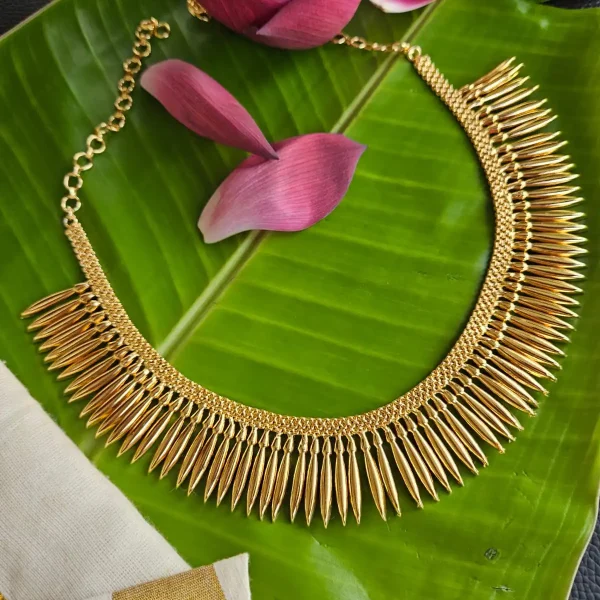 Kerala Traditional Pichimottumala [Mullamottu Mala]