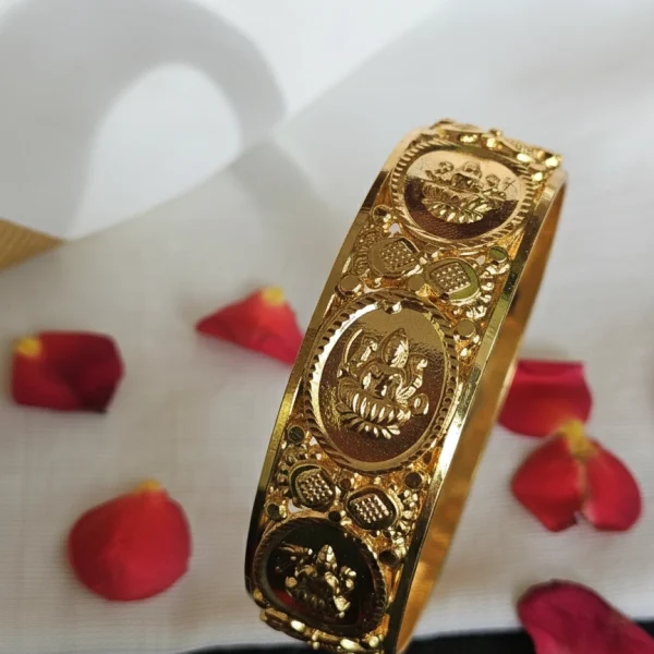 Premium Goldlookalike Ashtalakshmi Bangle