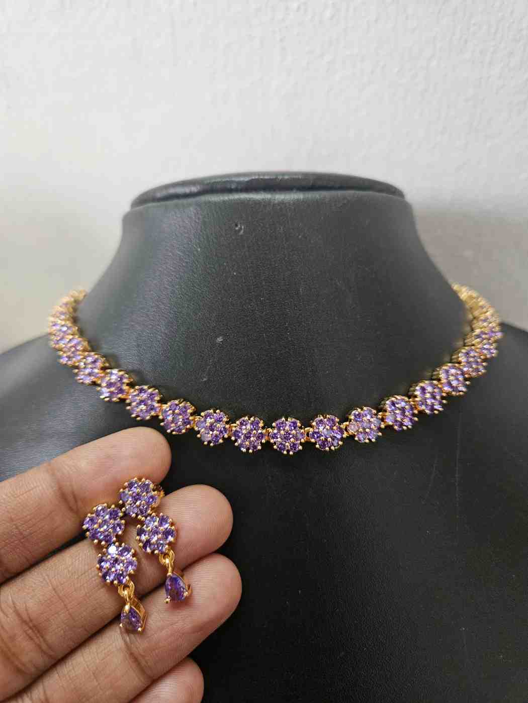 20260201_1659081 Premium Goldlookalike Flower Design Lavender Stone Necklace Set - Image 1